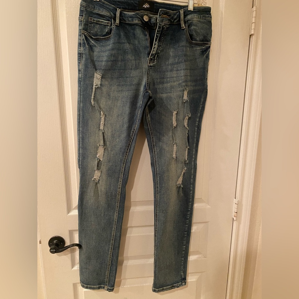 NWOT men’s ZLZ denim distressed skinny jean in vintage blue